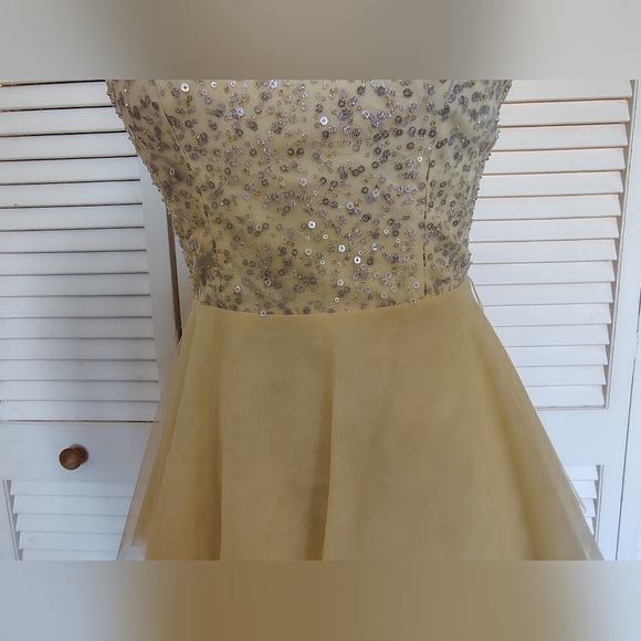 Teeze Me Yellow Layered Prom Dress Size 1/2 – Like New - Picture 10 of 15
